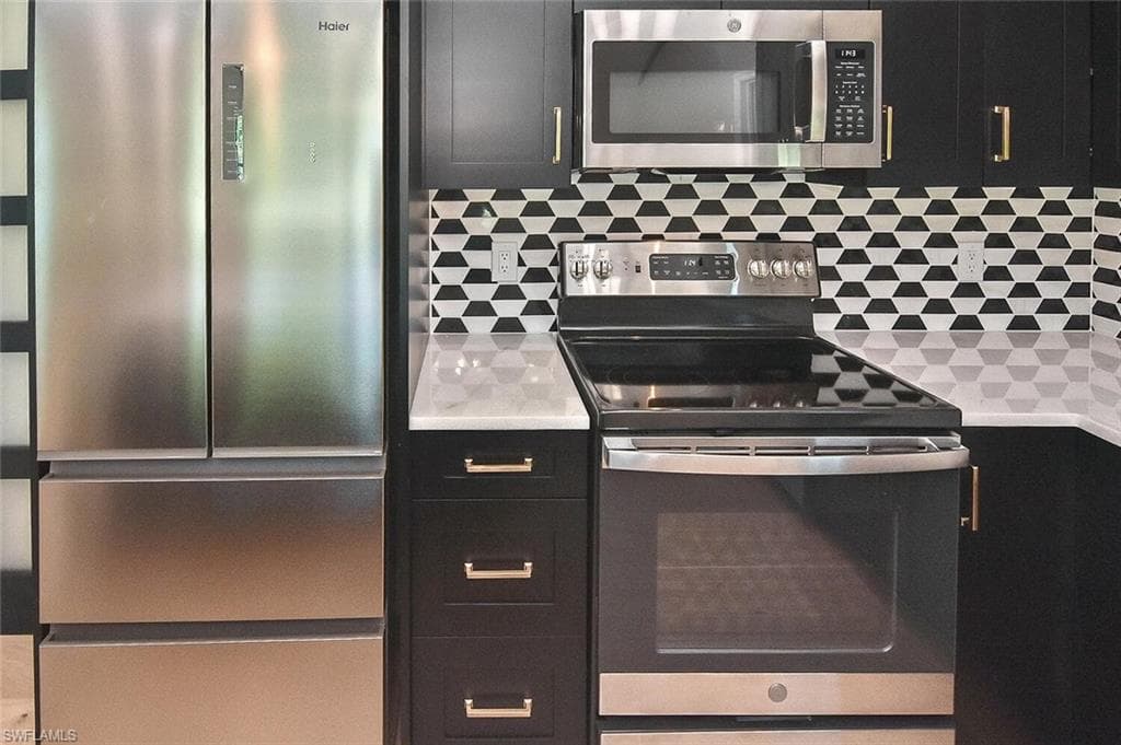 1922 Flamingo DR, NORTH FORT MYERS FL 33917-19