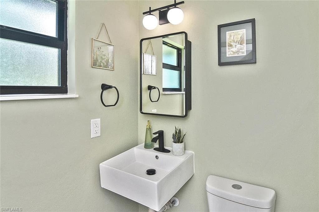 1922 Flamingo DR, NORTH FORT MYERS FL 33917-29