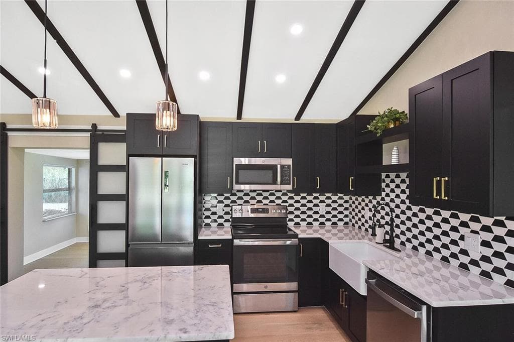 1922 Flamingo DR, NORTH FORT MYERS FL 33917-32