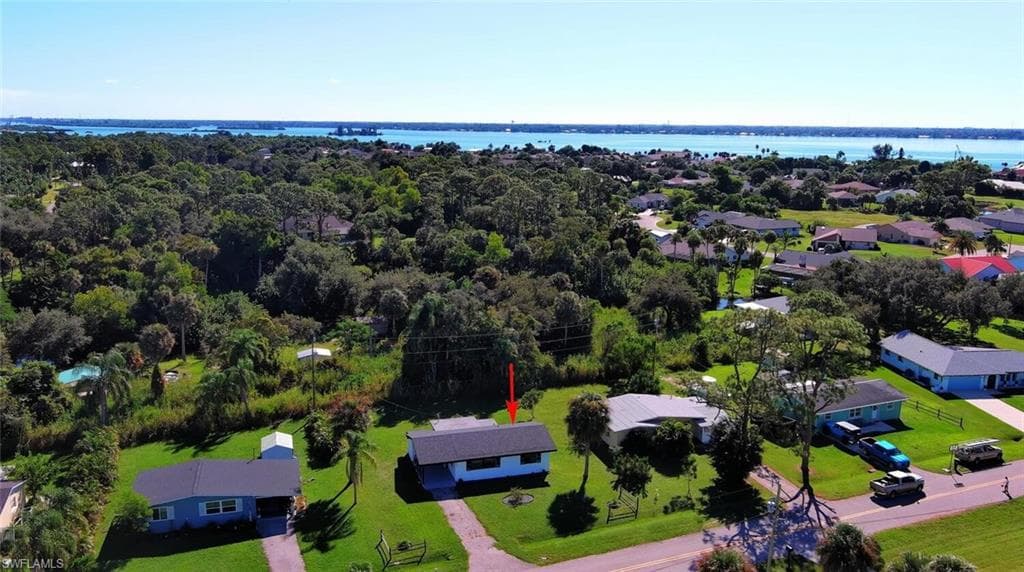 1922 Flamingo DR, NORTH FORT MYERS FL 33917-40