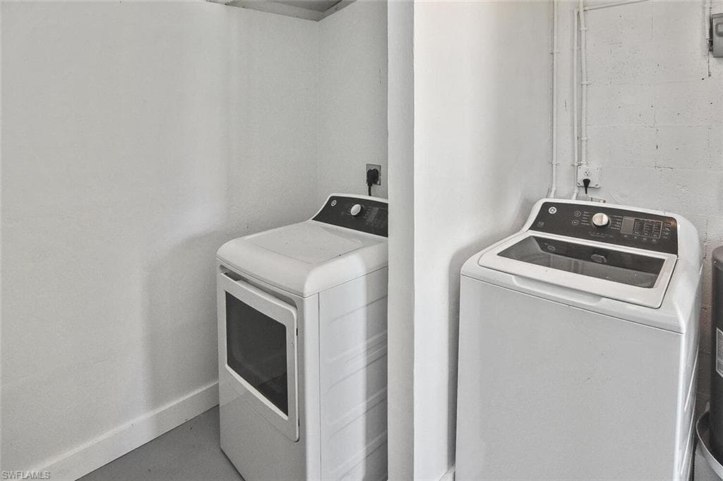 1922 Flamingo DR, NORTH FORT MYERS FL 33917-44