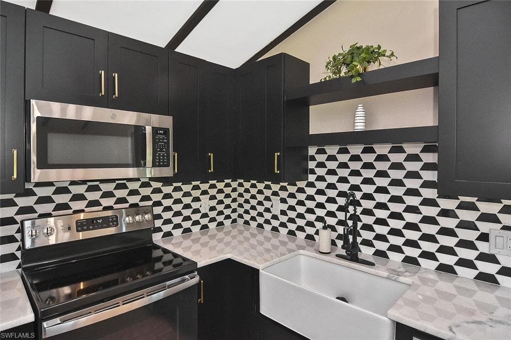 1922 Flamingo DR, NORTH FORT MYERS FL 33917-20