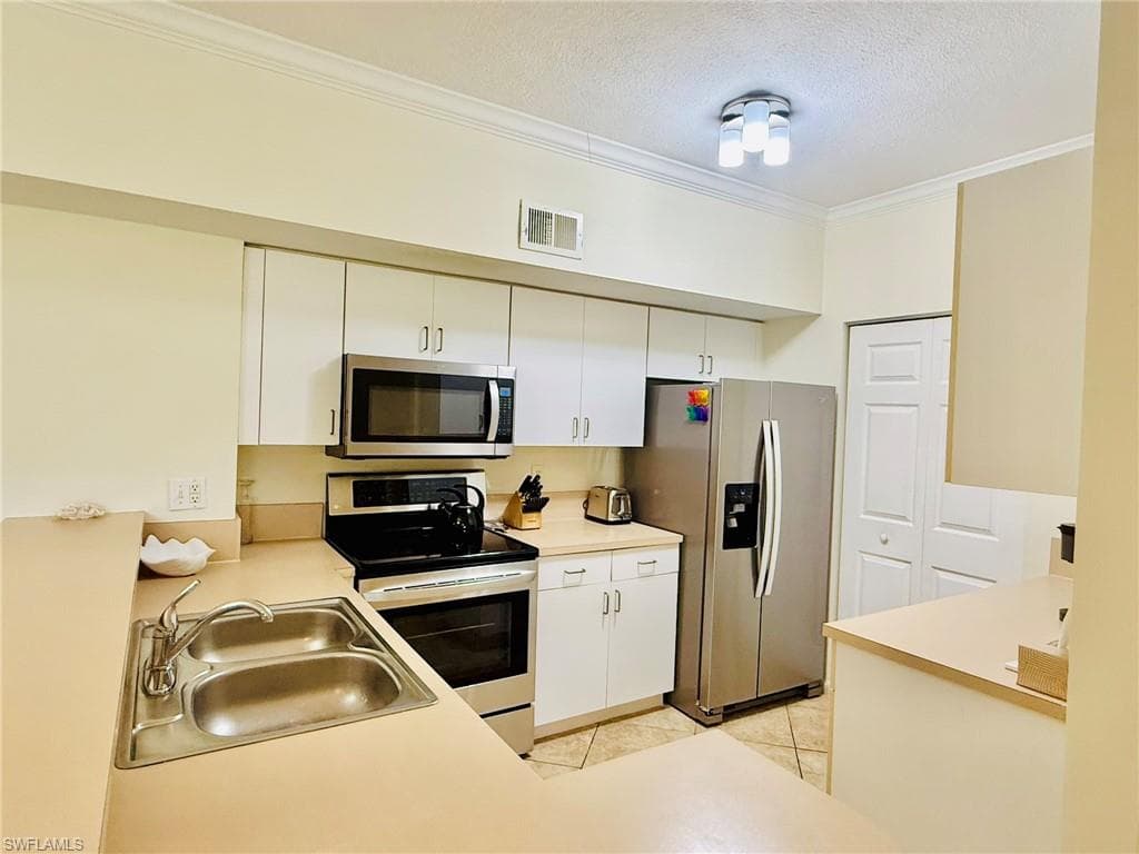 1820 Florida Club CIR # 2210, NAPLES FL 34112-9
