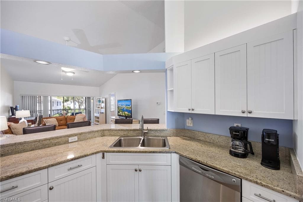 7050 Barrington CIR 202-15