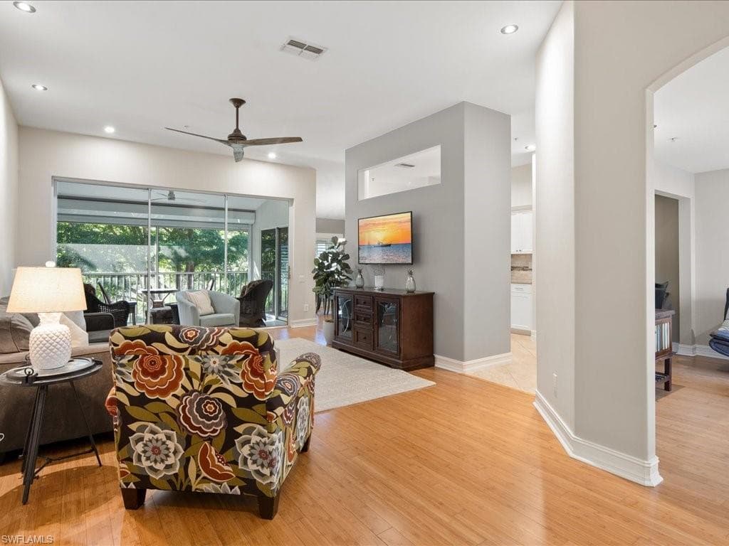 793 Carrick Bend CIR # 202, NAPLES FL 34110-6