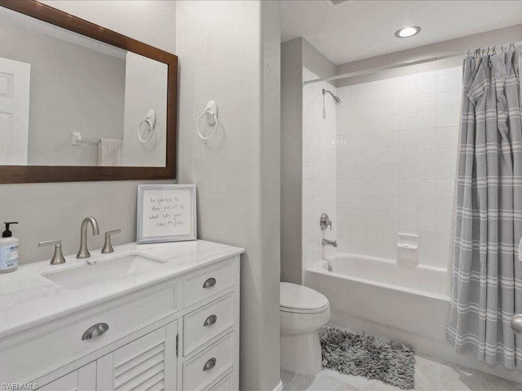 793 Carrick Bend CIR # 202, NAPLES FL 34110-27