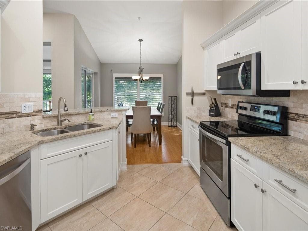 793 Carrick Bend CIR # 202, NAPLES FL 34110-9