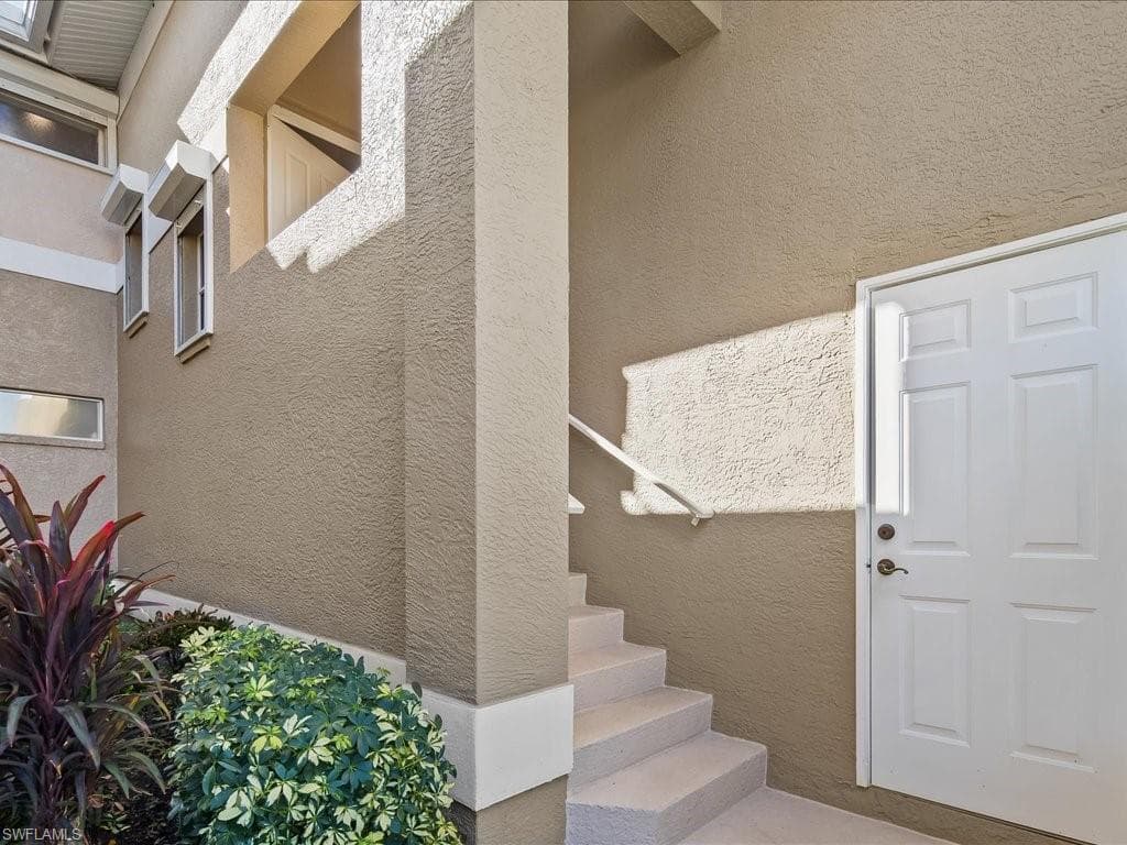 793 Carrick Bend CIR # 202, NAPLES FL 34110-3