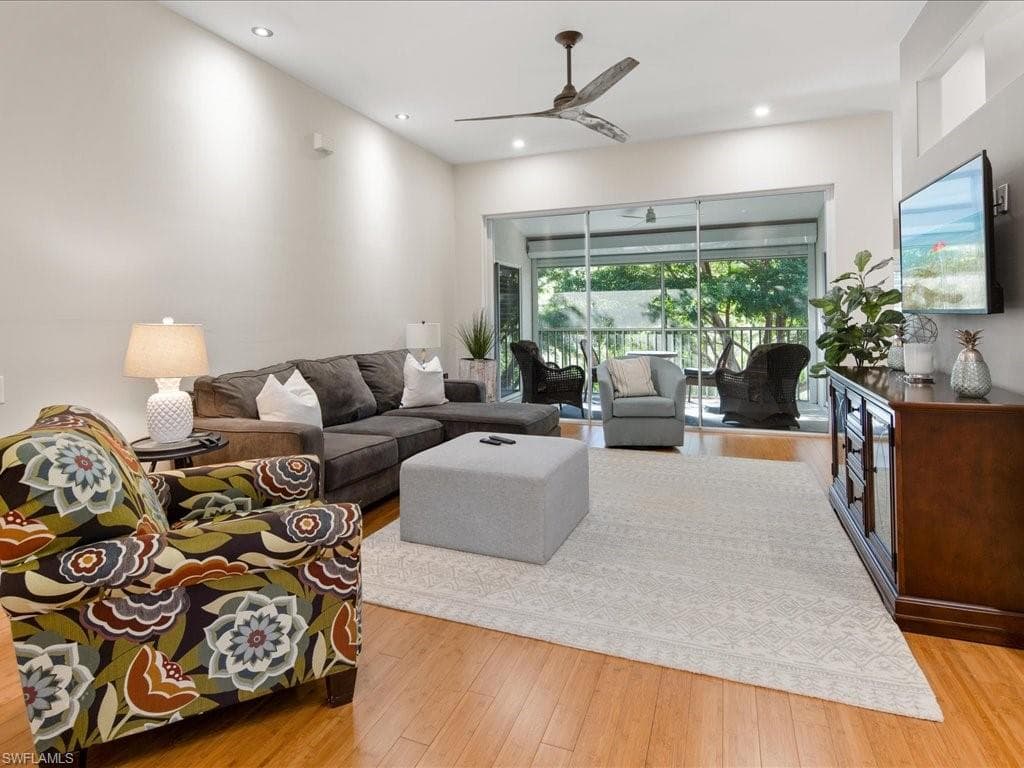 793 Carrick Bend CIR # 202, NAPLES FL 34110-7