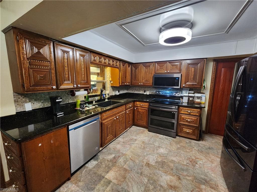 1370 Harbor View DR-21