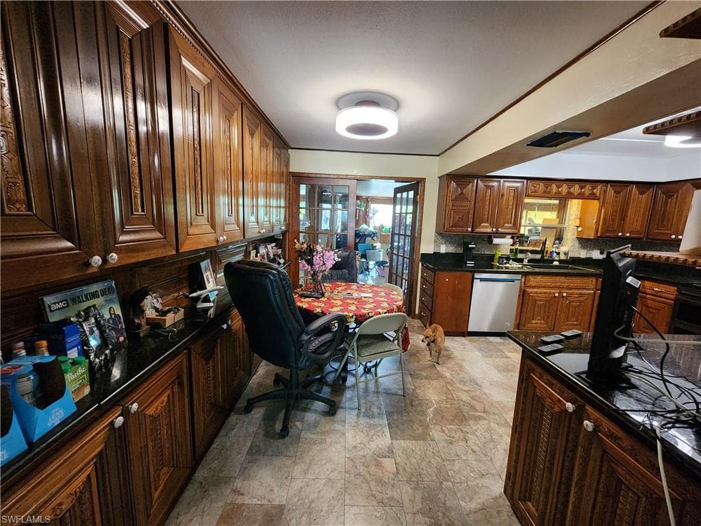 1370 Harbor View DR-19