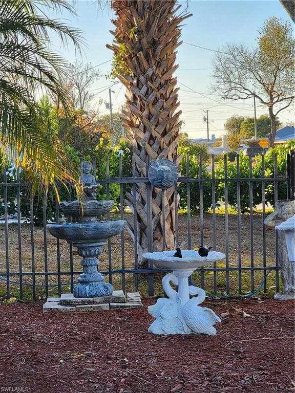 1370 Harbor View DR-39
