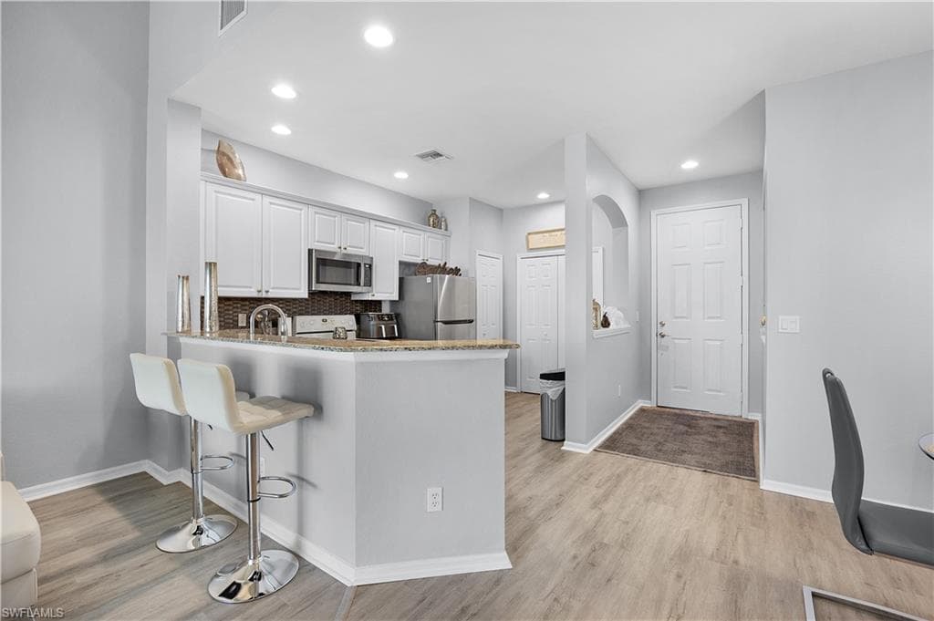 4247 Liron AVE # 201, FORT MYERS FL 33916-1