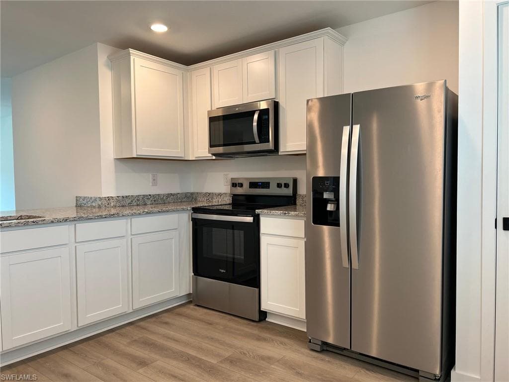 868 Winwood CIR, FORT MYERS FL 33913-18