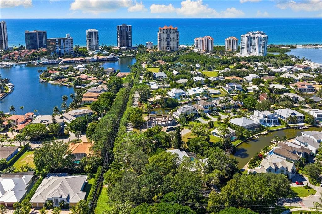 5037 Starfish AVE, NAPLES FL 34103-4