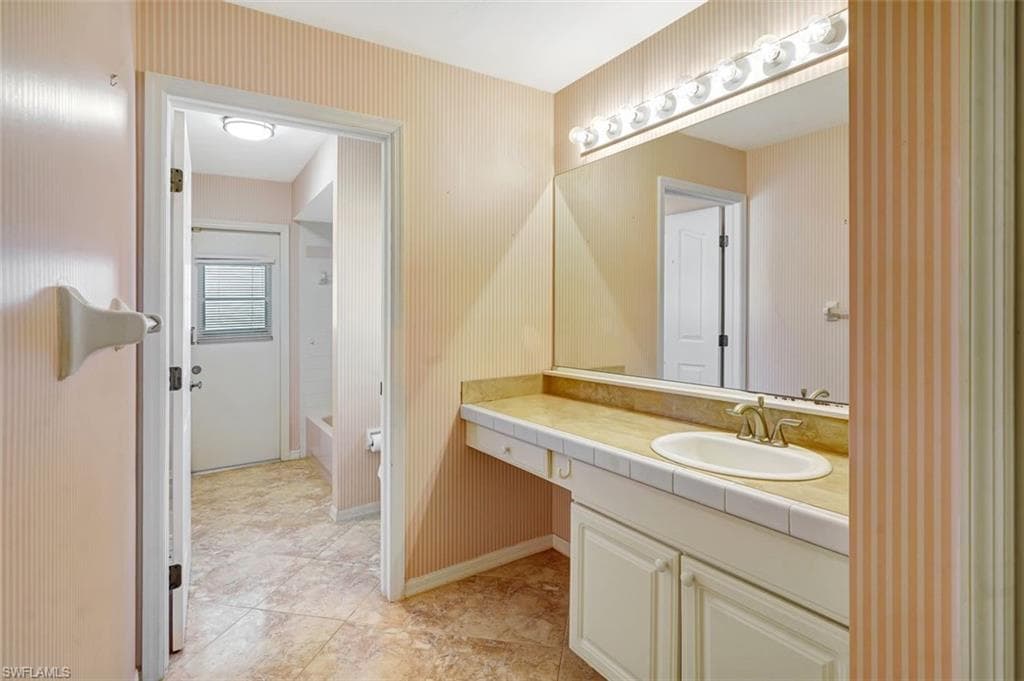 1574 NW 28th AVE, CAPE CORAL FL 33993-29