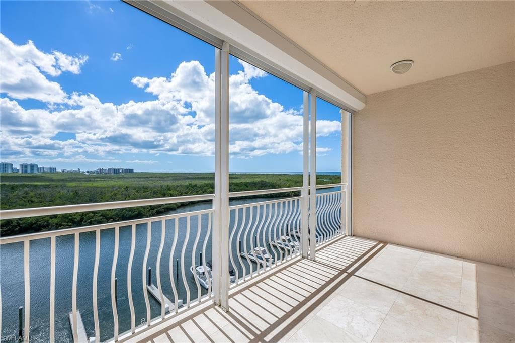 425 Dockside DR # 804, NAPLES FL 34110-40