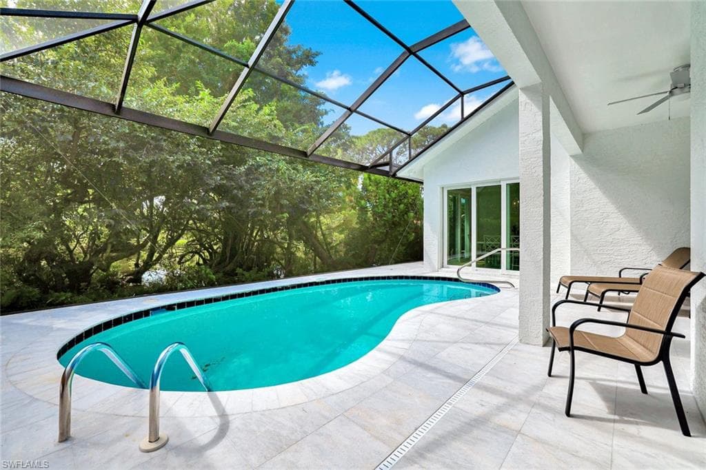 2515 Royal Palm CT, NAPLES FL 34103-1