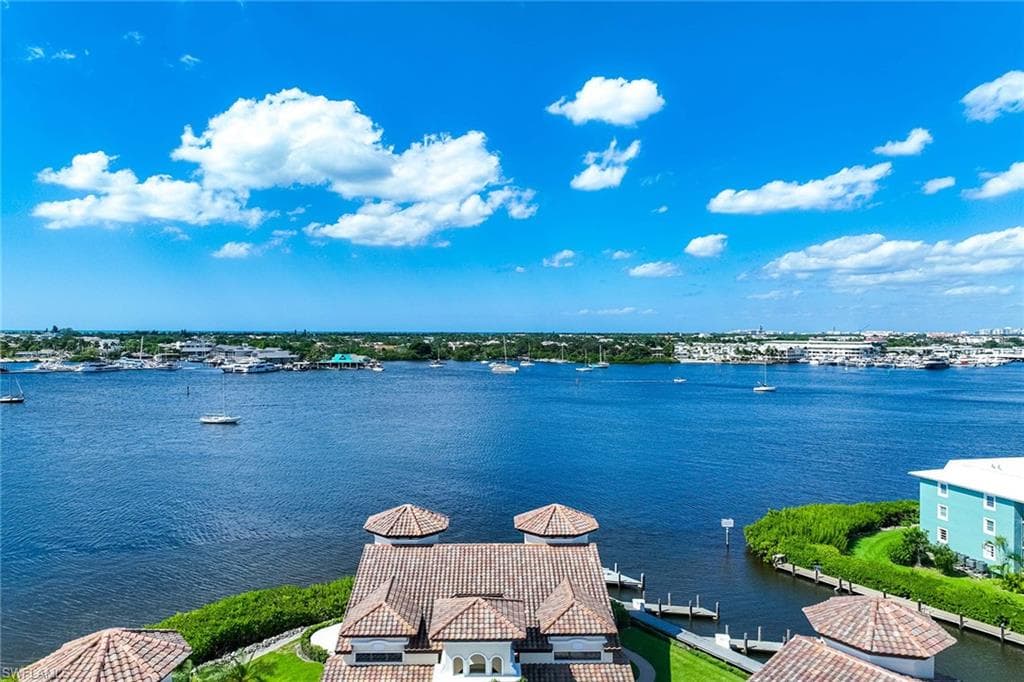 1311 Chesapeake AVE # 4A, NAPLES FL 34102-38