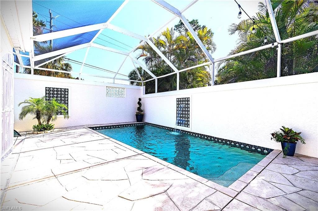 102 Palm Frond CT, NAPLES FL 34104-15