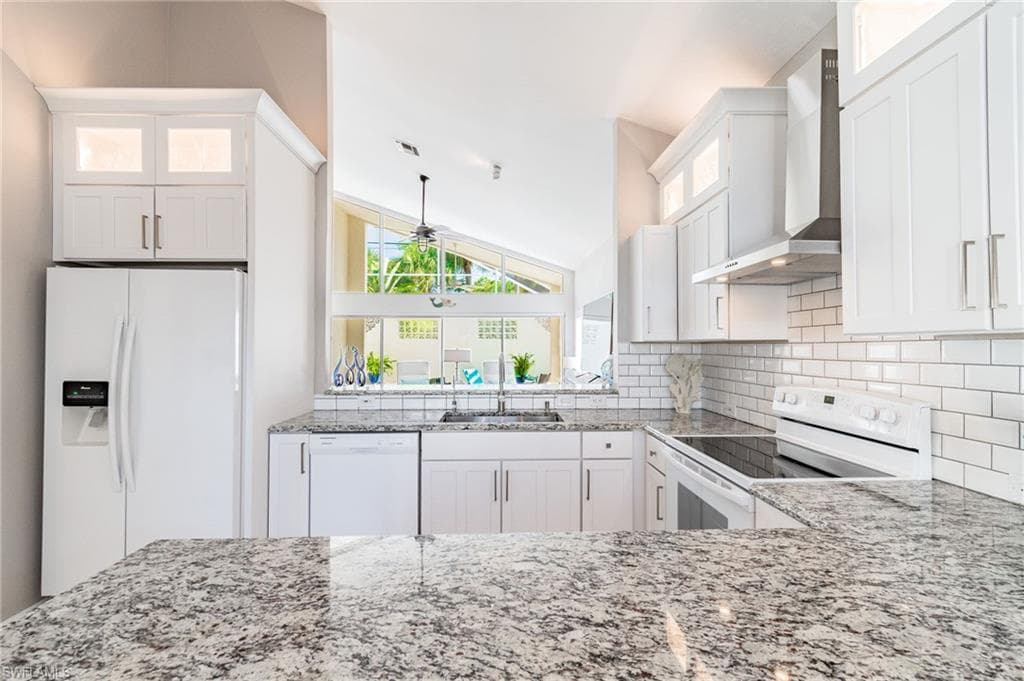 102 Palm Frond CT, NAPLES FL 34104-9