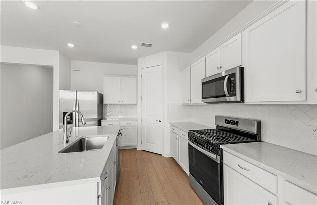 44393 Kelly DR-17