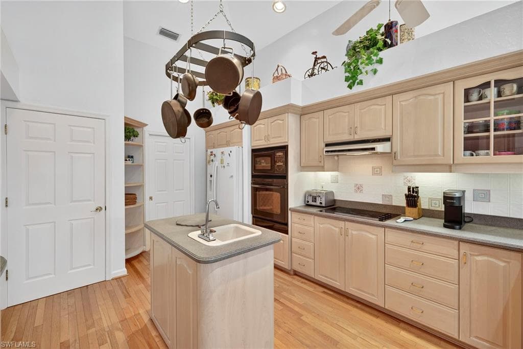 4731 Ruelle, SANIBEL FL 33957-13