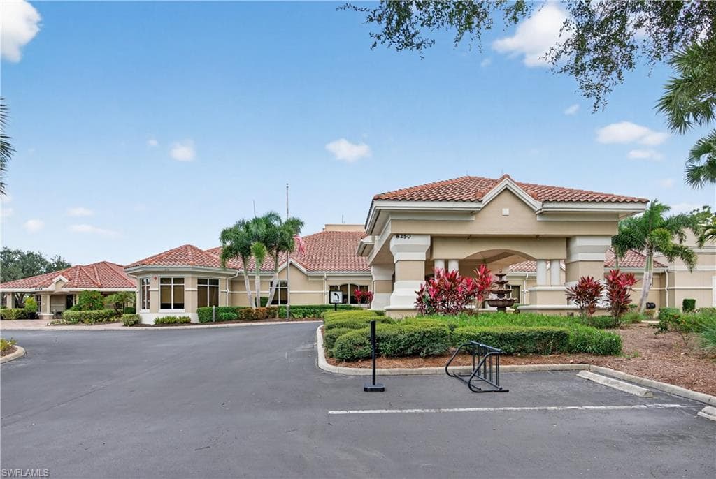 8223 Parkstone PL # 2201, NAPLES FL 34120-31