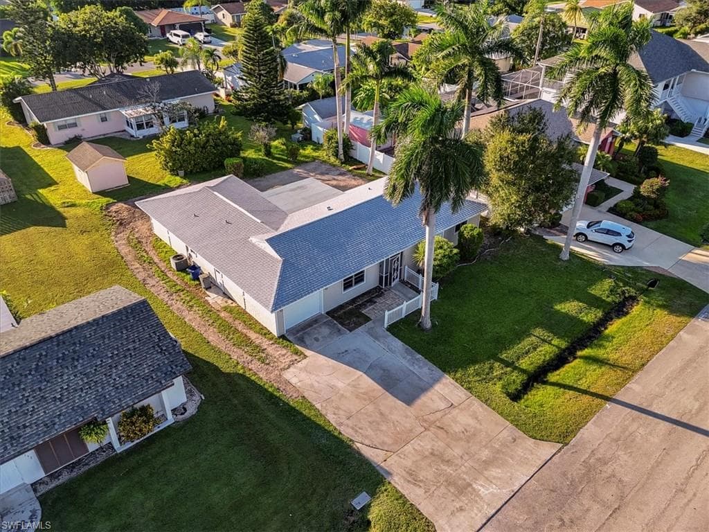 27580 Wisconsin ST, BONITA SPRINGS FL 34135-1