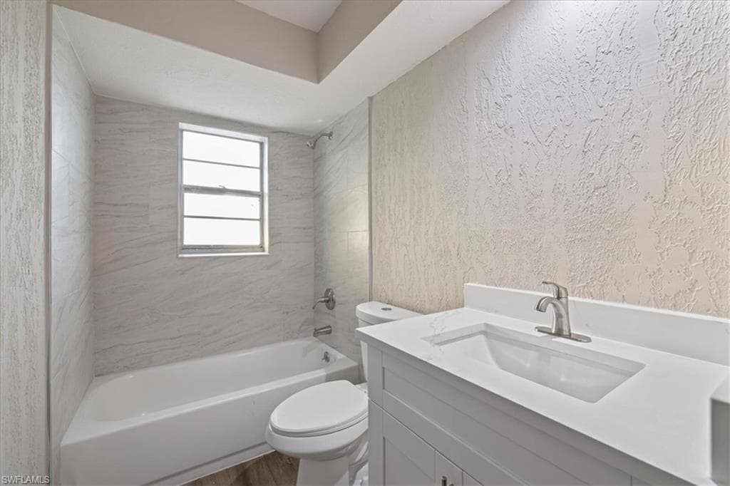 27580 Wisconsin ST, BONITA SPRINGS FL 34135-24