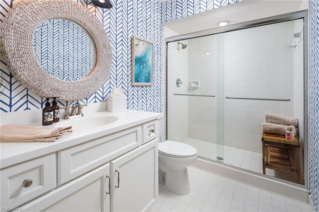 301 Courtside DR, NAPLES FL 34105-11