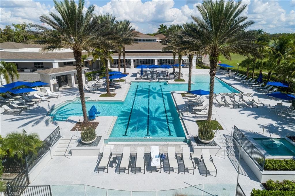 301 Courtside DR, NAPLES FL 34105-19