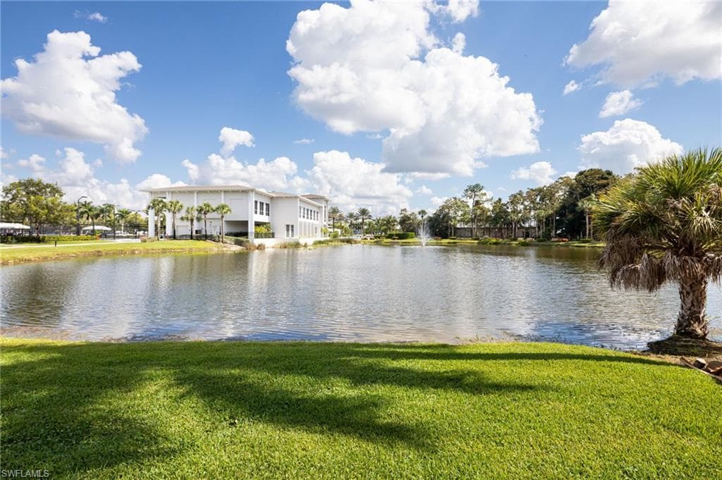 301 Courtside DR, NAPLES FL 34105-14