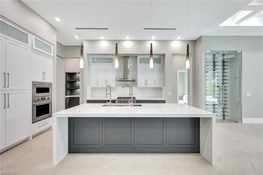 10493 Winterview DR, NAPLES FL 34109-8