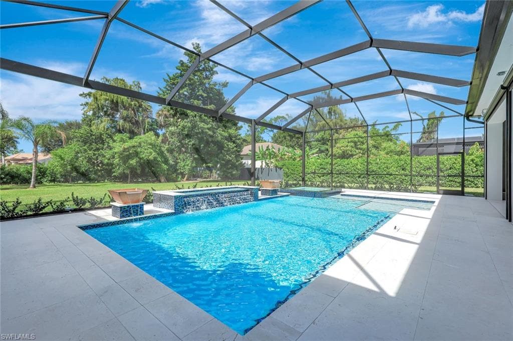 10493 Winterview DR, NAPLES FL 34109-32