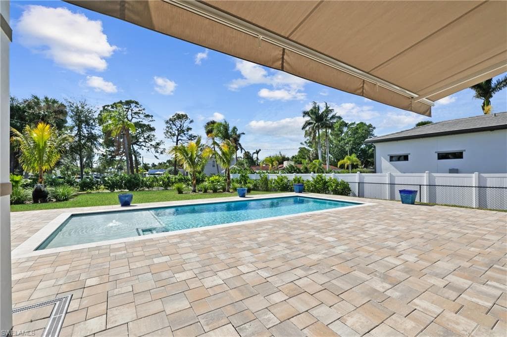 1332 Longwood DR, FORT MYERS FL 33919-1