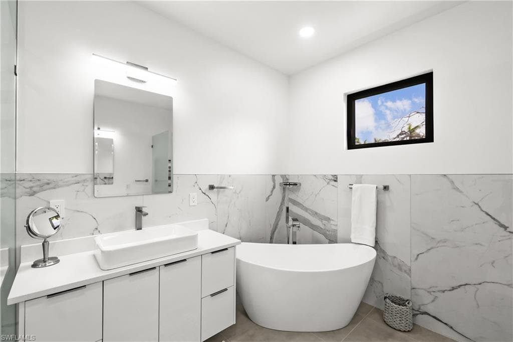 1332 Longwood DR, FORT MYERS FL 33919-15