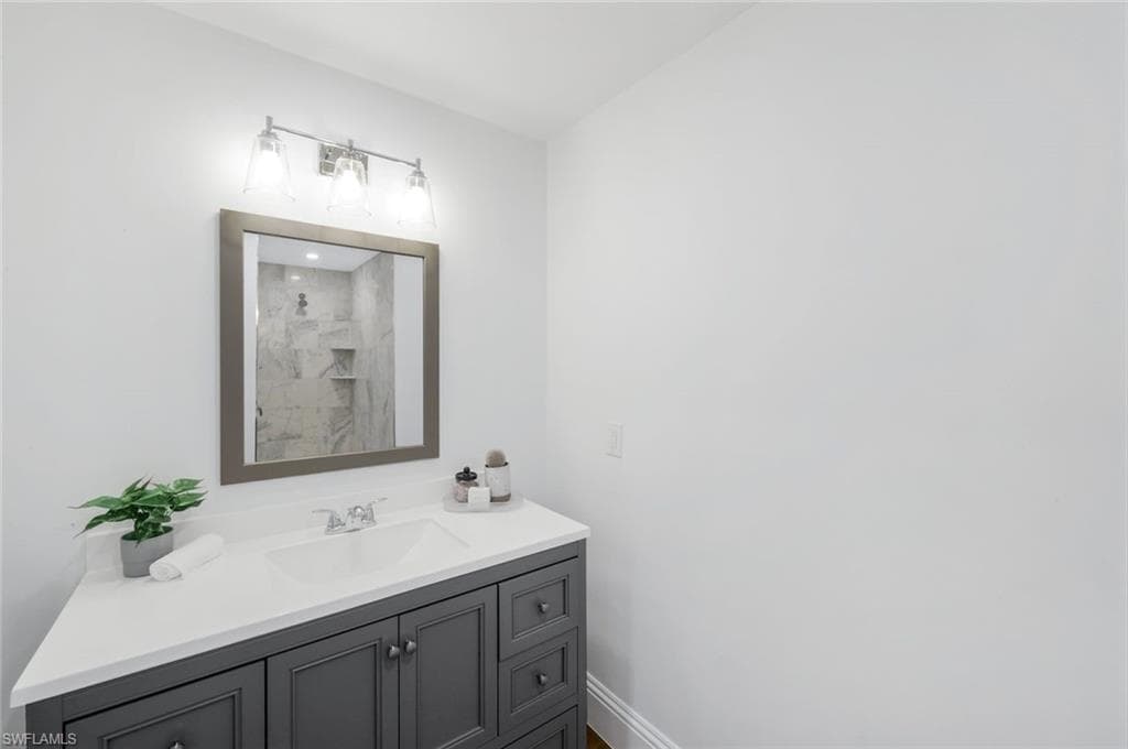 12888 Valewood DR, NAPLES FL 34119-21