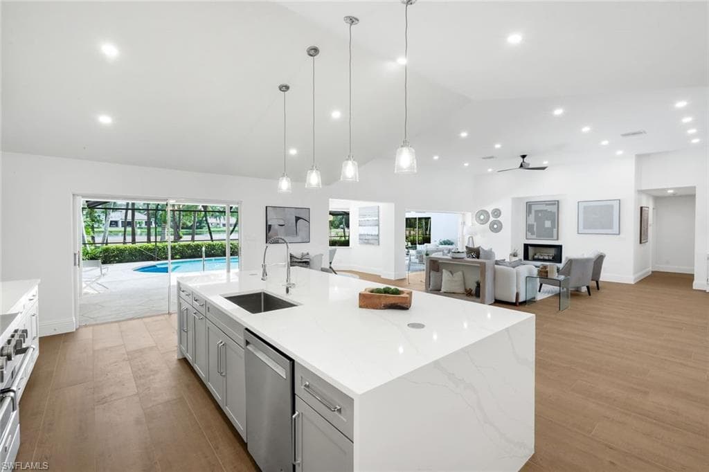 12888 Valewood DR, NAPLES FL 34119-3