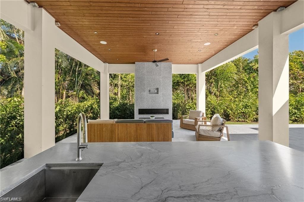 1800 Crayton RD, NAPLES FL 34102-26