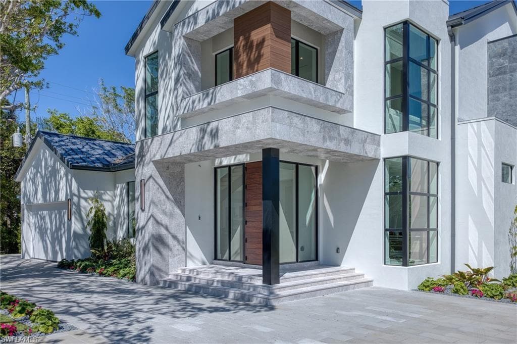1800 Crayton RD, NAPLES FL 34102-1