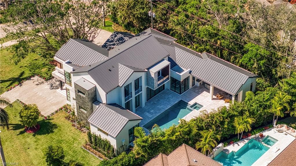 1800 Crayton RD, NAPLES FL 34102-2