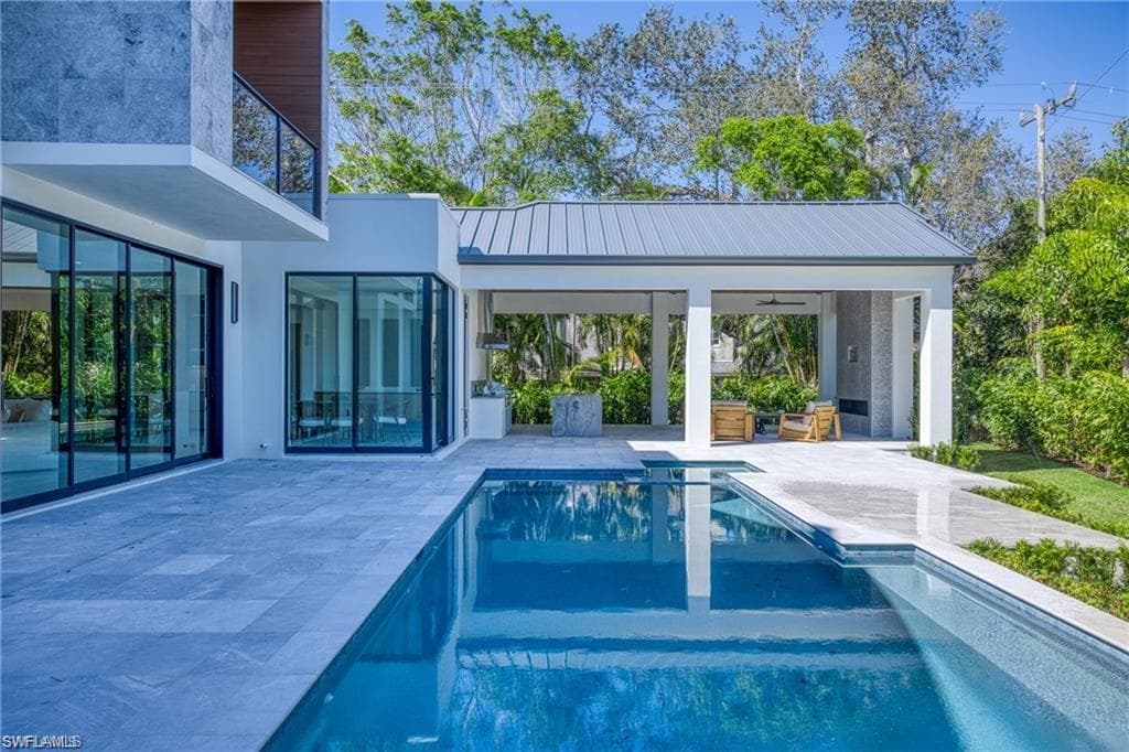 1800 Crayton RD, NAPLES FL 34102-4