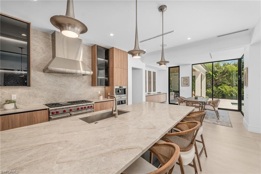 1800 Crayton RD, NAPLES FL 34102-8