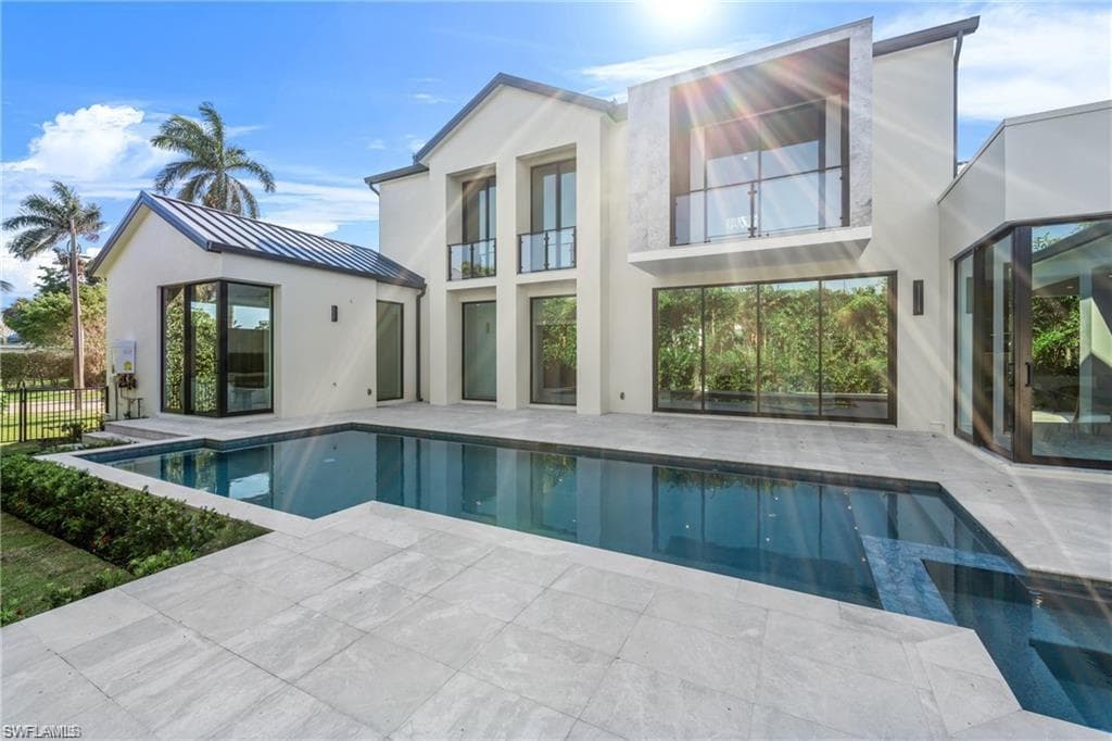 1800 Crayton RD, NAPLES FL 34102-29