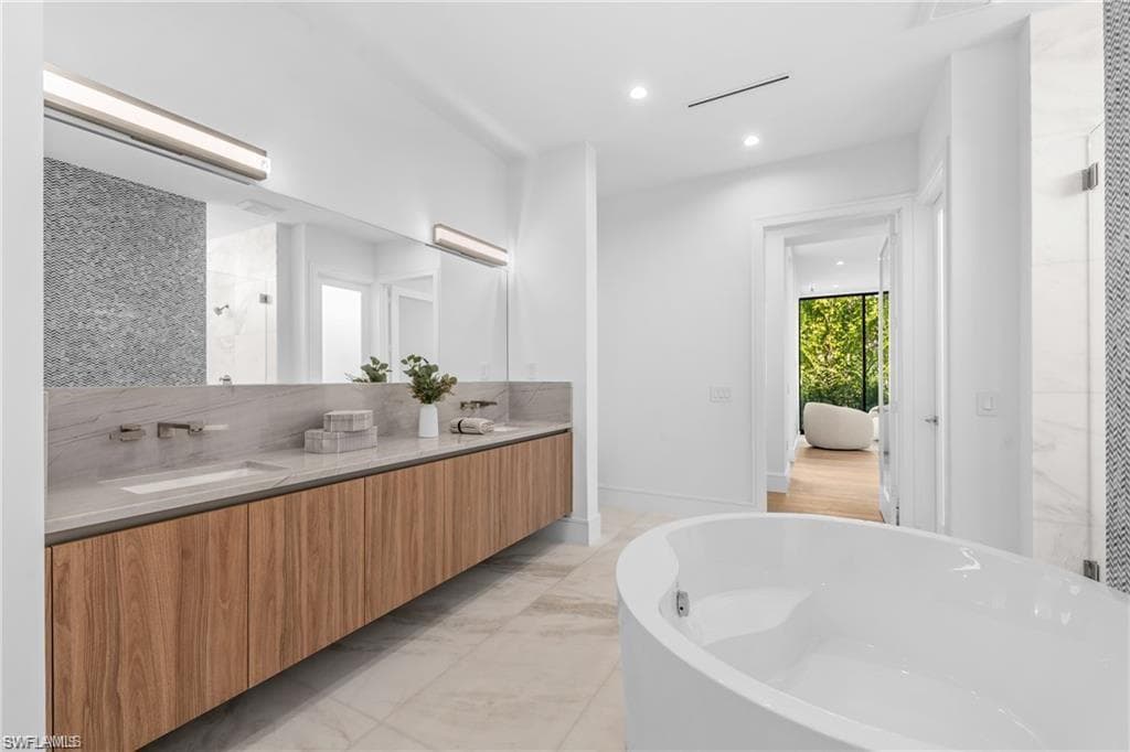 1800 Crayton RD, NAPLES FL 34102-17