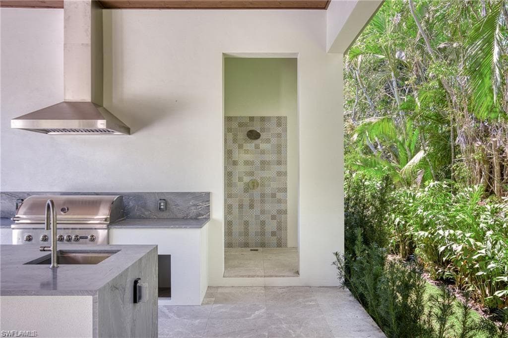 1800 Crayton RD, NAPLES FL 34102-30