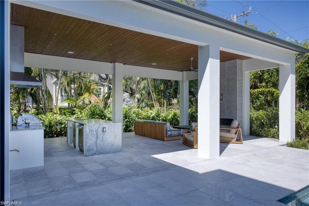 1800 Crayton RD, NAPLES FL 34102-28
