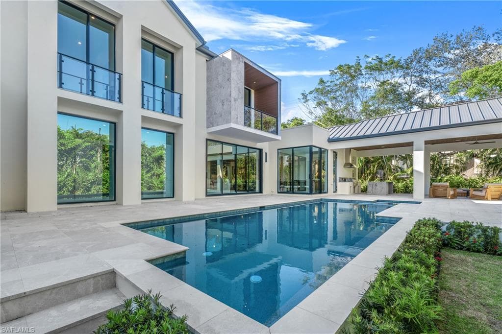 1800 Crayton RD, NAPLES FL 34102-3