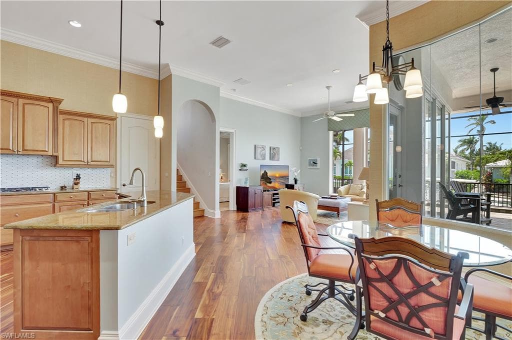 1380 Marlin DR, NAPLES FL 34102-17